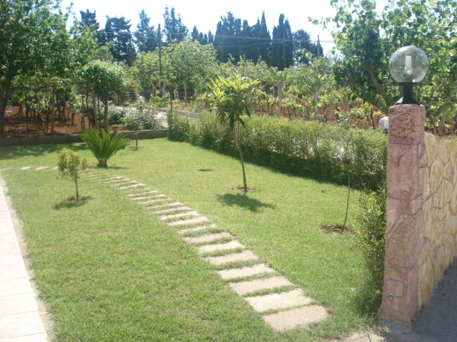 Posa piastrelle cemento giardino